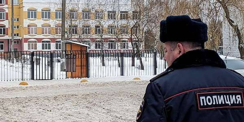 
                    Охранницу брянской гимназии, где 14-летняя ученица устроила стрельбу, выпустили из СИЗО
                