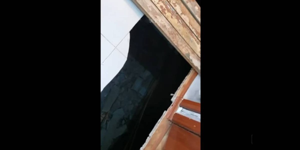 
                    Пол провалился в одной из квартир в Актау
                