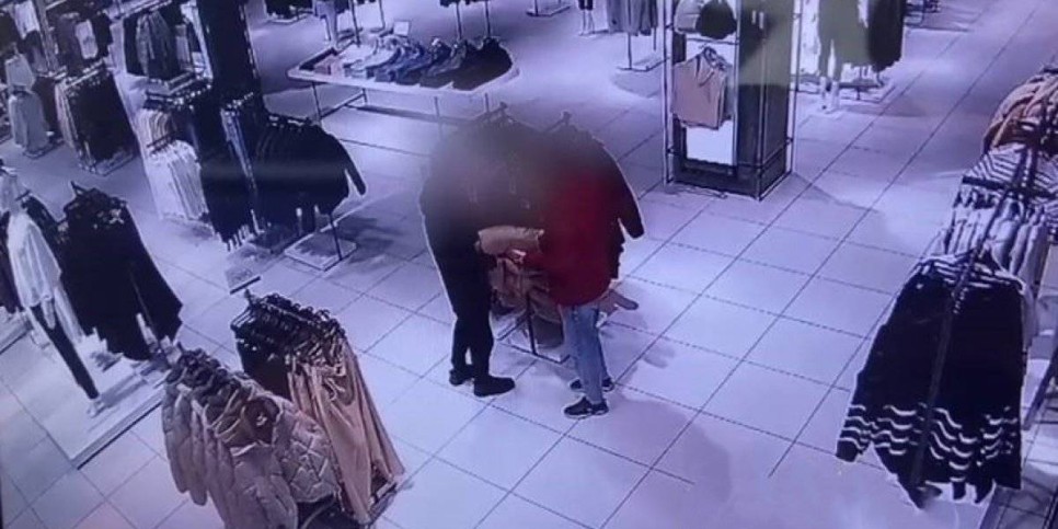 
                    Две куртки вынес из ТРЦ астанчанин
                