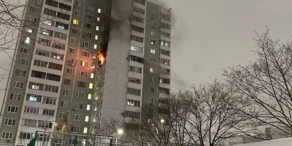 
                    Двое детей погибли в центре Москвы из-за загоревшейся в квартире гирлянды
                