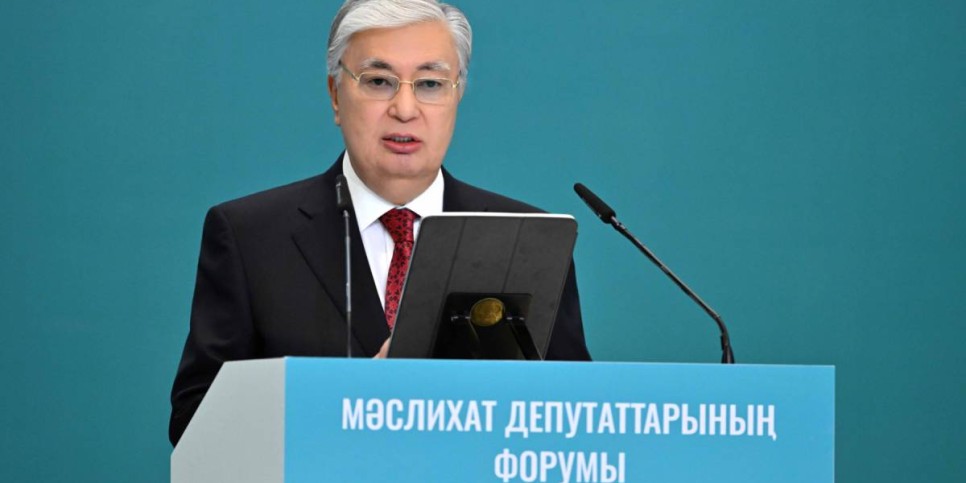 
                    Токаев поручил партиям повышать компетенцию депутатов маслихатов
                