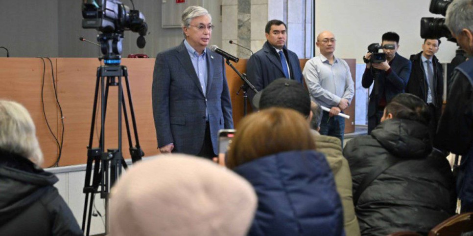 
                    Токаев встретился с семьями погибших шахтеров и выразил соболезнования
                