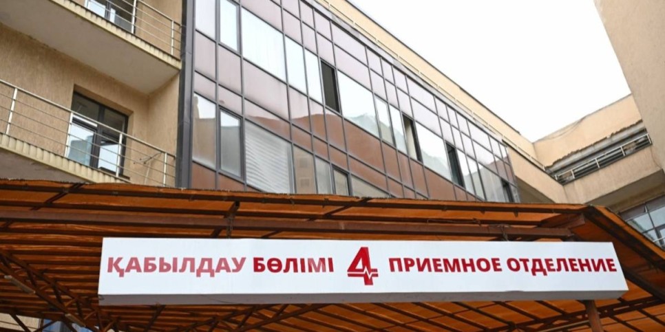 
                    Аким Алматы поручил завершить реконструкцию приемного покоя ГКБ №4 в срок
                