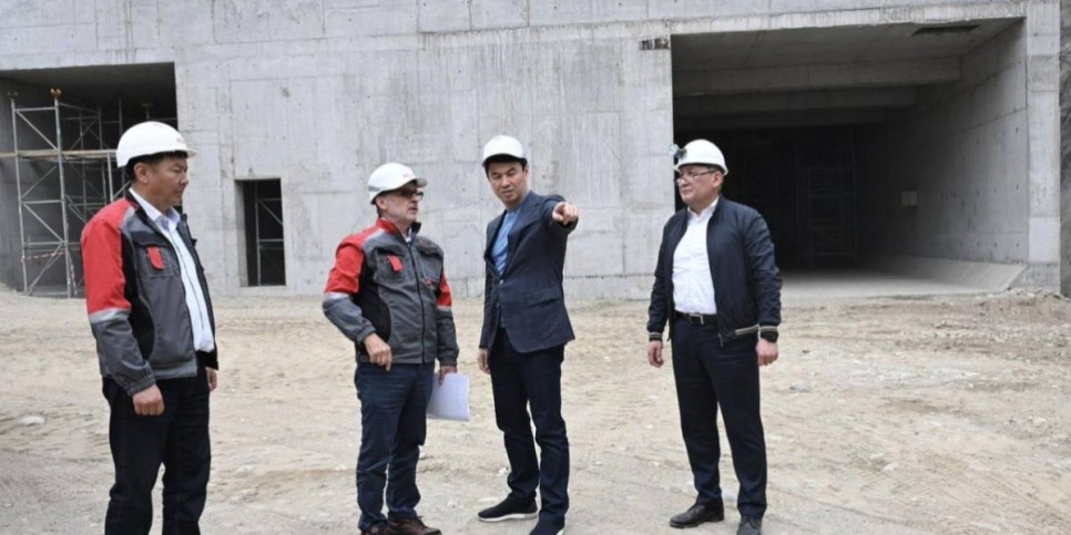 
                    Необходимо строить несколько линий метро параллельно – аким Алматы
                