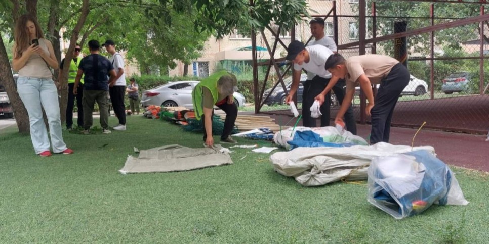 
                    Более тысячи алматинцев приняли участие в субботнике в Жетысуском районе
                
