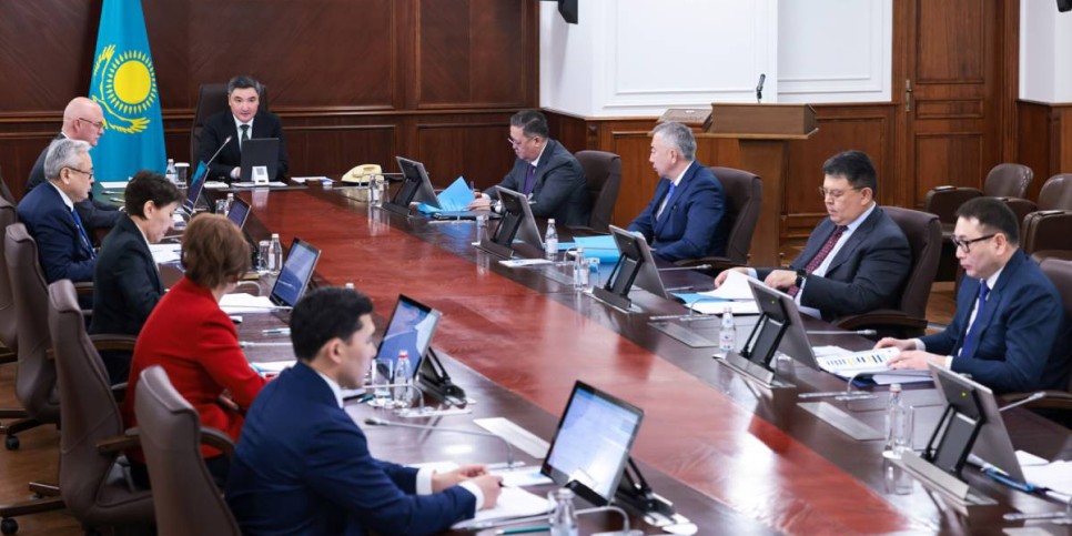 
                     В Правительстве рассмотрели меры по защите потребителей и производителей 
                