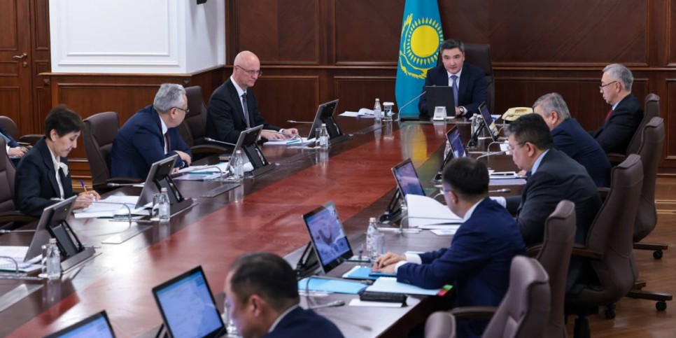 
                    В Правительстве Казахстана рассмотрели развитие железнодорожной отрасли
                