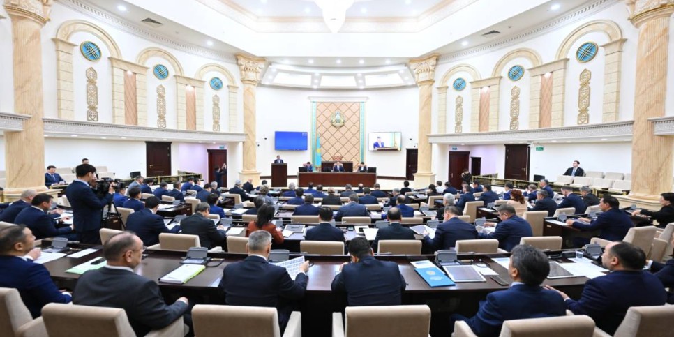 
                    Депутаты рассмотрели законопроекты о республиканском бюджете и гарантированном трансферте из Нацфонда
                