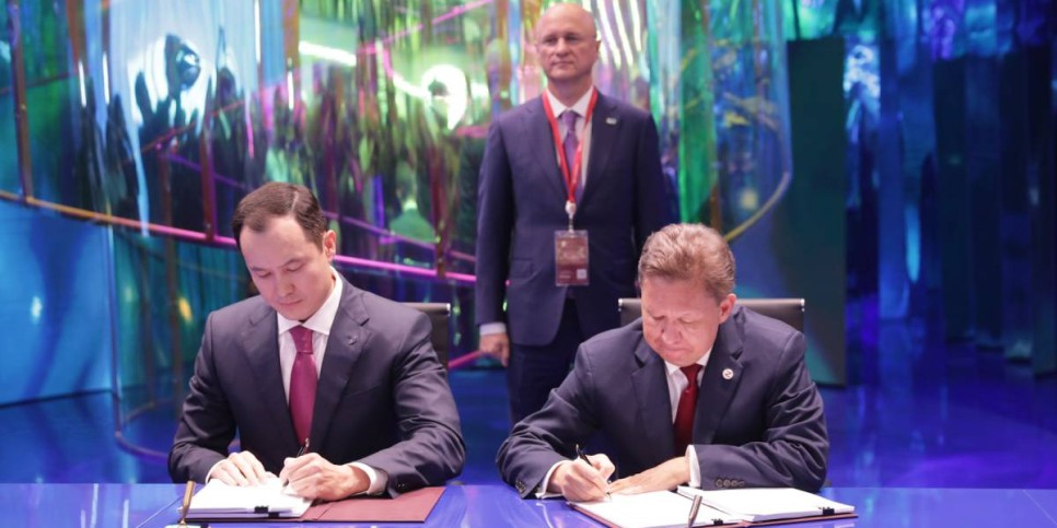 
                    QazaqGaz и Газпром заключили договоры на транзит газа через Казахстан
                