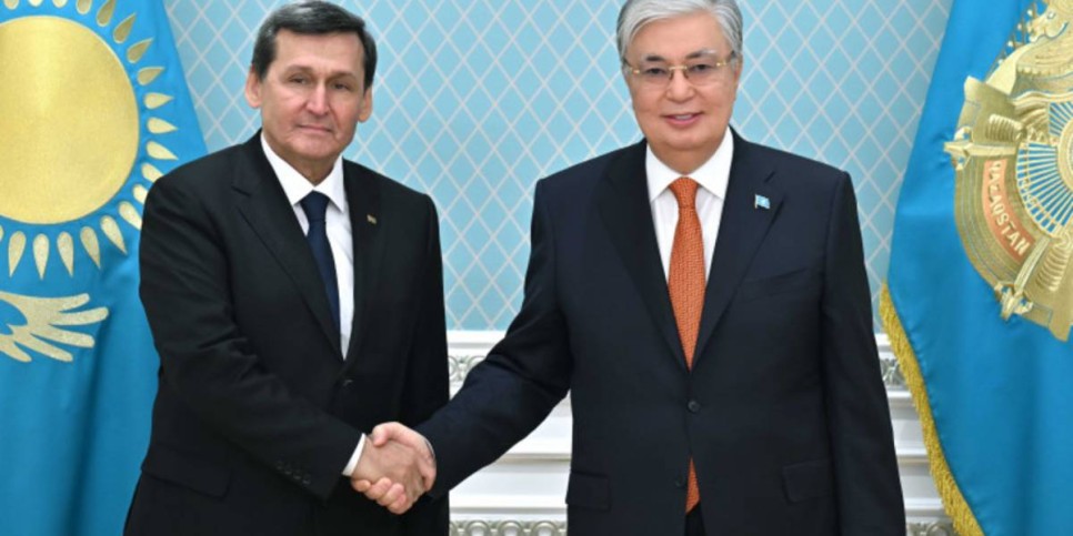 
                    Токаев принял министра иностранных дел Туркменистана Рашида Мередова
                