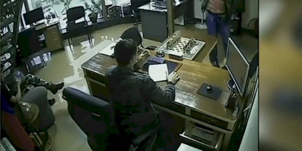 
                    Два выстрела в упор и мимо – видео с киллером-неудачником обсуждают в соцсетях
                