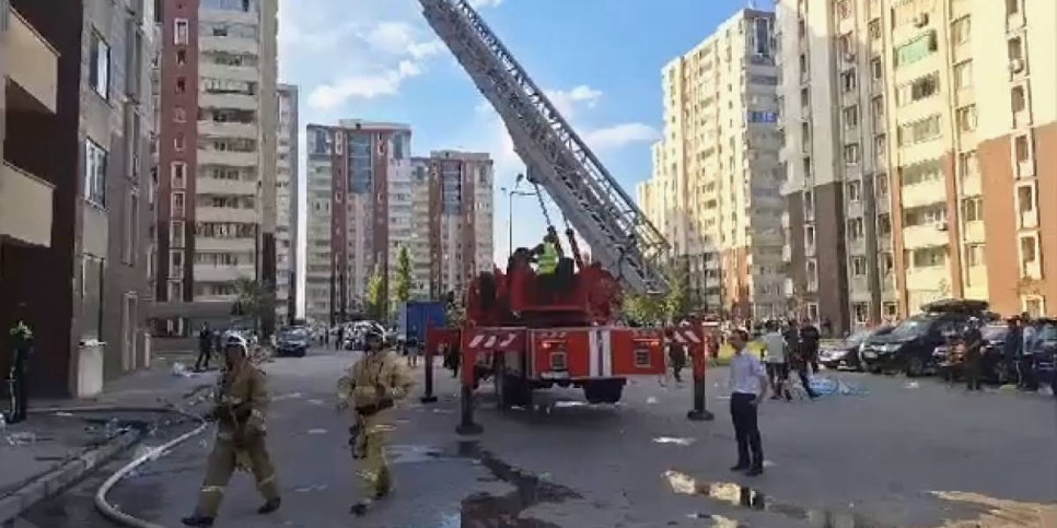 
                    250 человек эвакуировали из горящего дома в Алматы
                