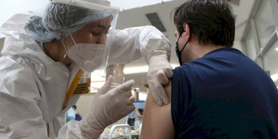 
                    Предоставление оплачиваемых отгулов после вакцинации инициировали в РФ
                