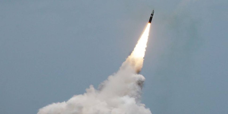 
                    Южная Корея первой среди безъядерных держав запустила ракету с подводной лодки
                