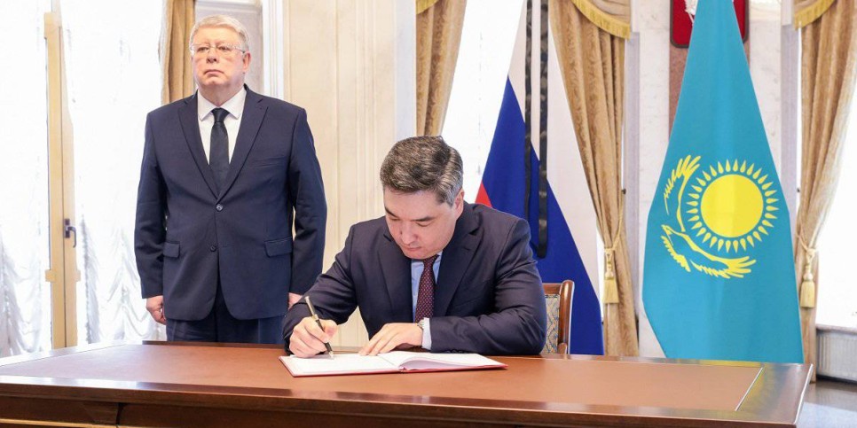 
                    Премьер-министр Олжас Бектенов посетил посольство Российской Федерации в Астане
                