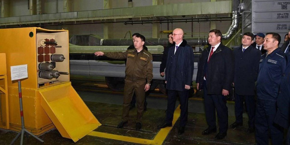 
                    Скляр и Мантуров обсудили создание совместного ракетного комплекса «Байтерек»
                