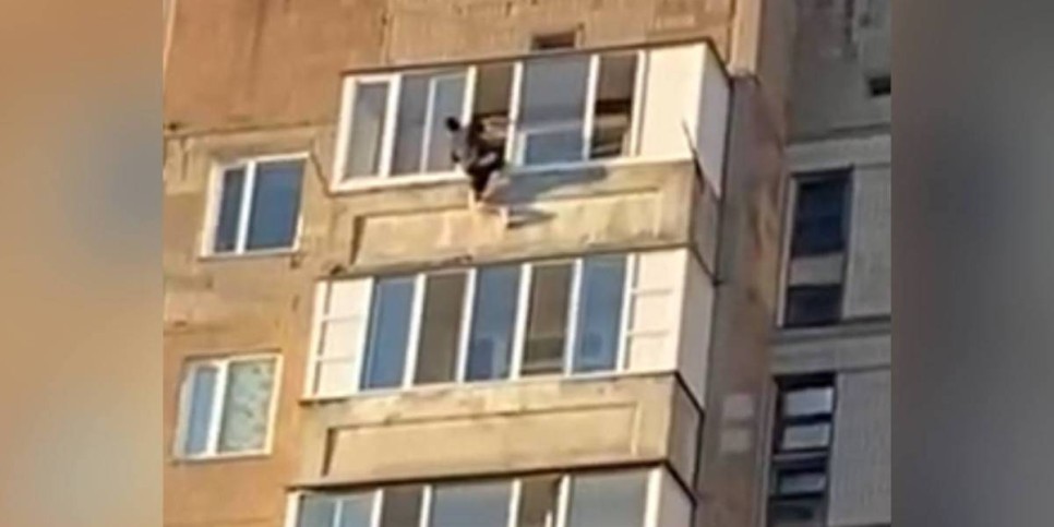 
                    В Караганде мужчина пытался спрыгнуть с девятого этажа
                