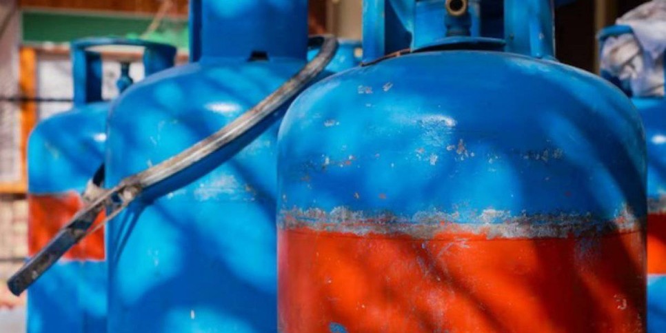 
                    Пять газовых баллонов вынесли в безопасное место при пожаре в магазине огнеборцы Шымкента
                
