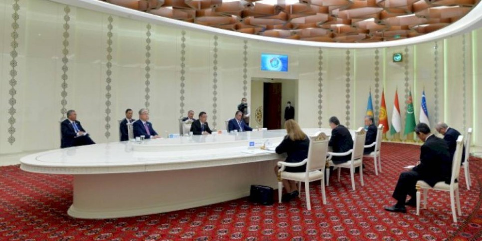 
                    Президент Кыргызстана внес предложения по взаимодействию стран ЦА в борьбе с COVID-19
                