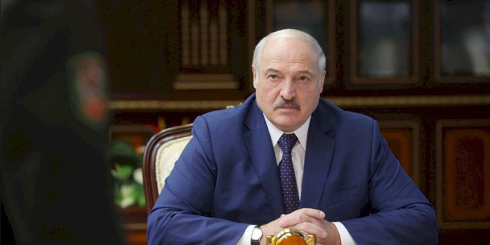 
                    Лукашенко закрыл границу
                