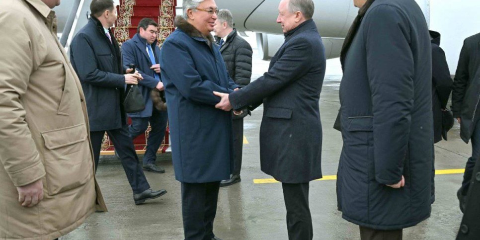 
                    Токаев прибыл в Санкт-Петербург
                