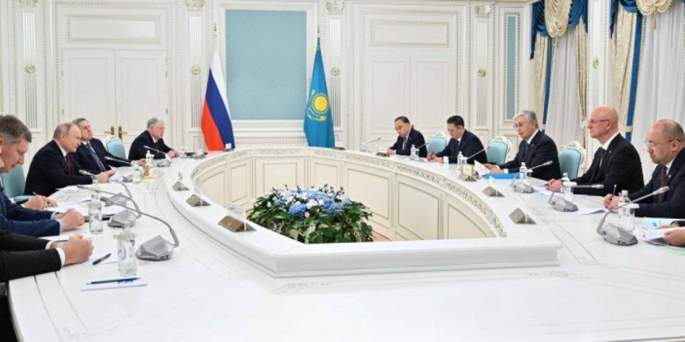 
                    Токаев и Путин провели переговоры в узком составе
                