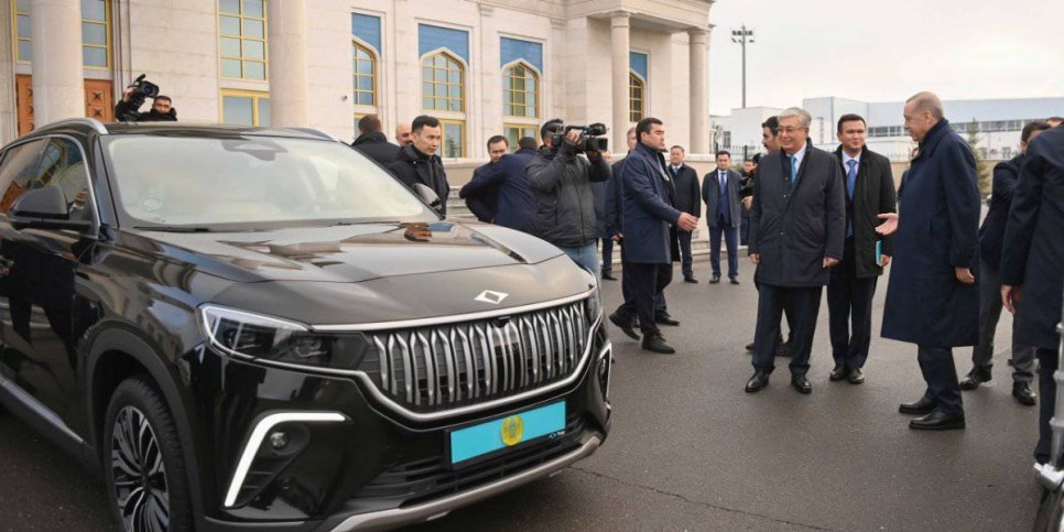 
                    Эрдоган подарил Токаеву электромобиль TOGG турецкого производства
                
