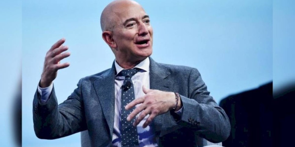 
                    Основатель Amazon полетит в космос
                