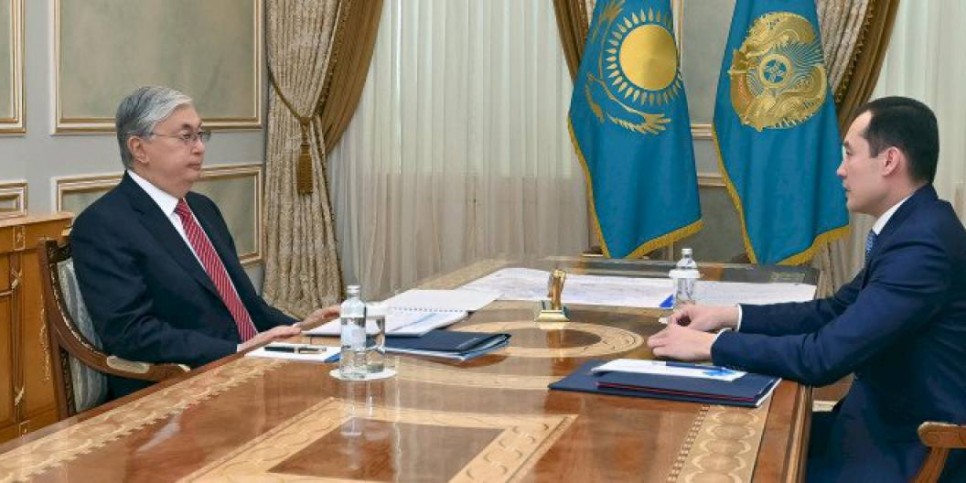 
                    Токаев принял главу правления QazaqGaz Санжара Жаркешова
                
