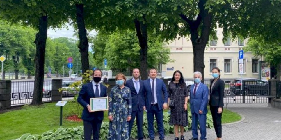 
                    Латвийские селекционеры назвали новый сорт рододендрона Qazaqstan
                