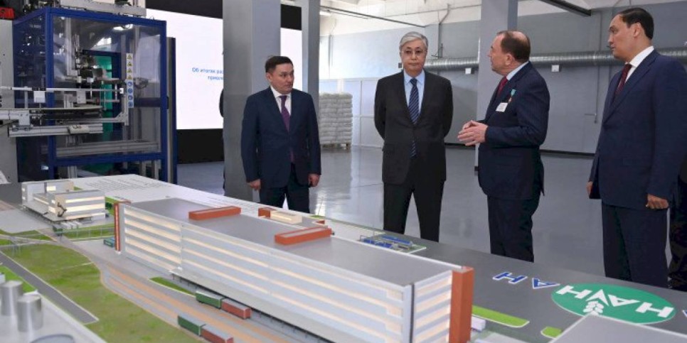 
                    Глава государства посетил завод по производству пестицидов «Астана-Нан Chemicals»
                
