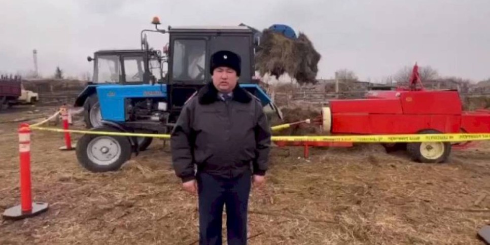 
                    В Абайской области подростка намотало на вал тюковального пресса
                