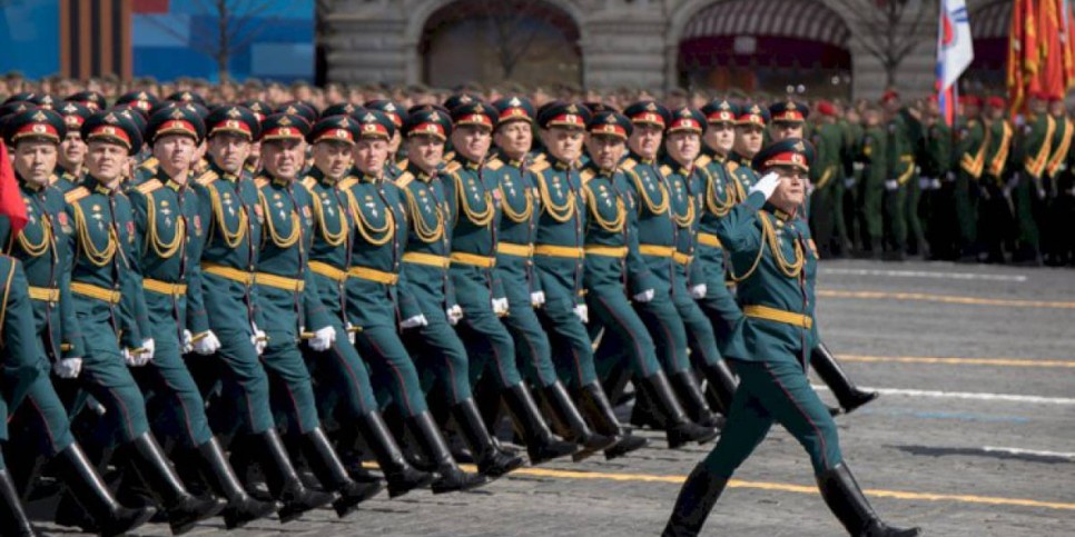 
                    На Красной площади в Москве проходит Парад Победы
                
