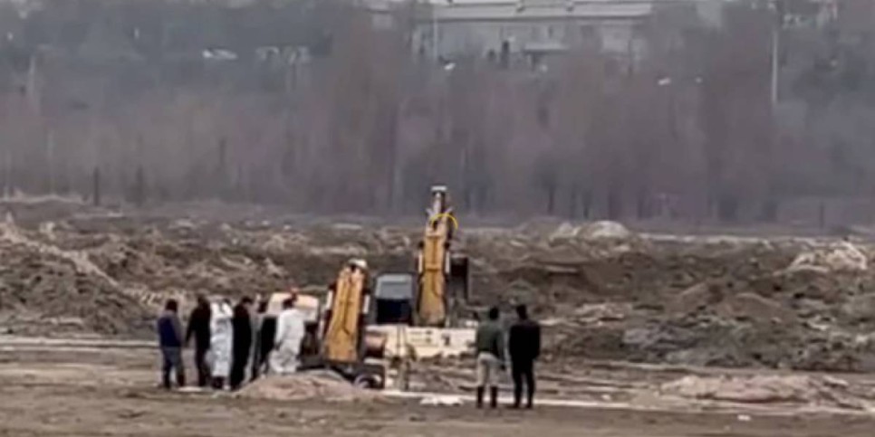 
                    Экскаваторы застряли на озере Сайран в Алматы
                