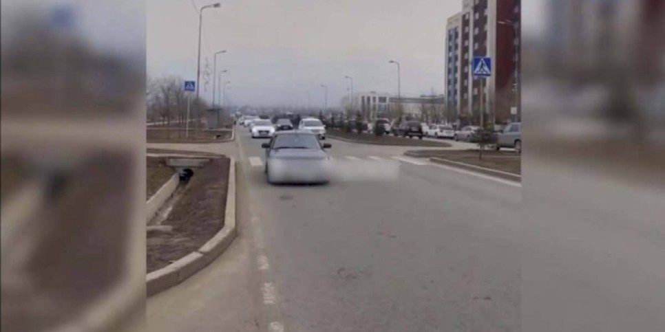 
                    Кортеж устроил беспредел на дорогах Алматы
                
