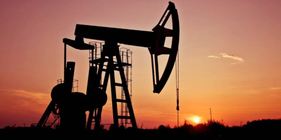 
                    В ОПЕК+ решили сократить суточную добычу нефти
                