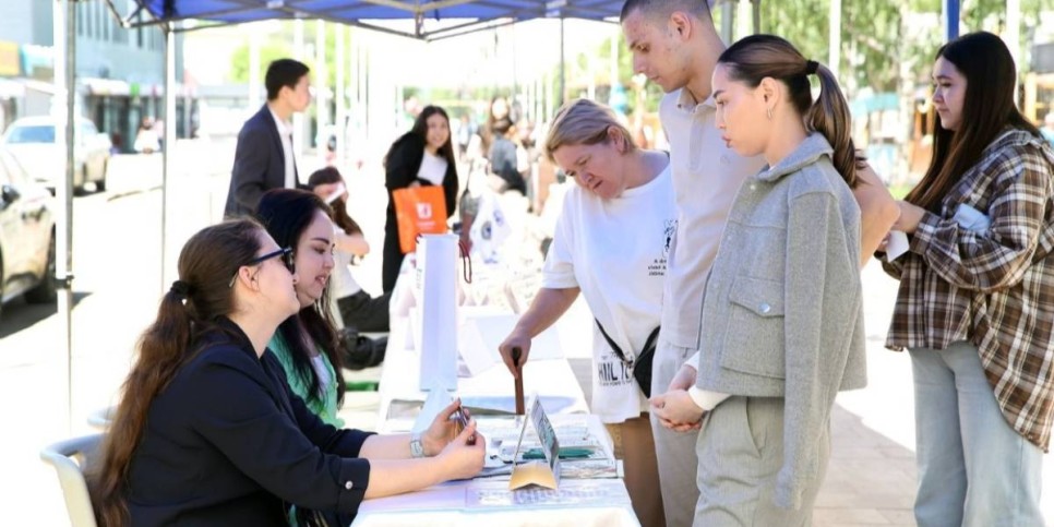 
                    Career Day: как проходят ярмарки вакансий в Алматы
                