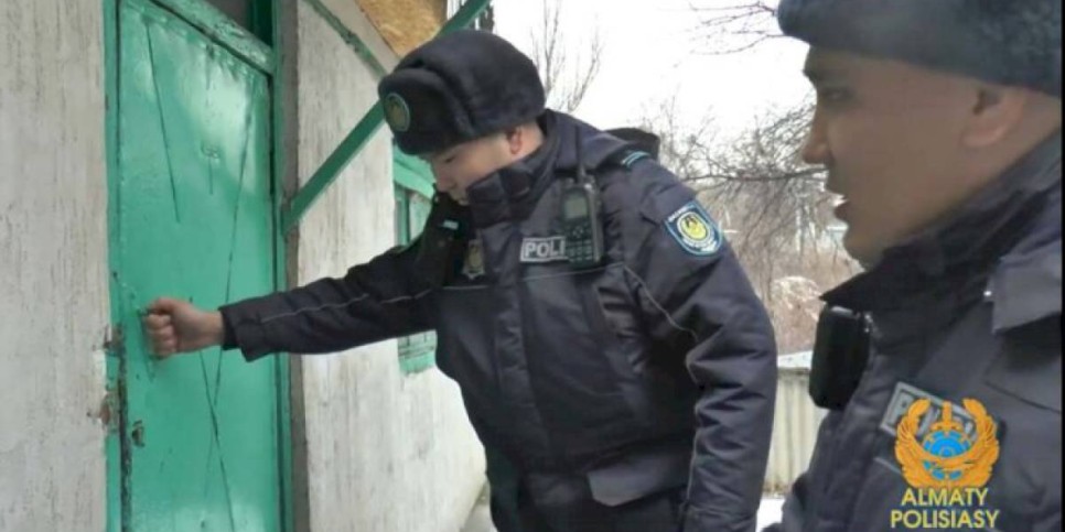 
                    Полицейские Алматы вытащили из петли мужчину
                