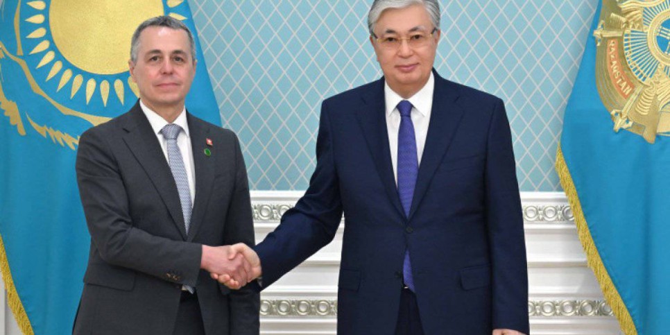 
                    Президент принял главу МИД Швейцарии
                
