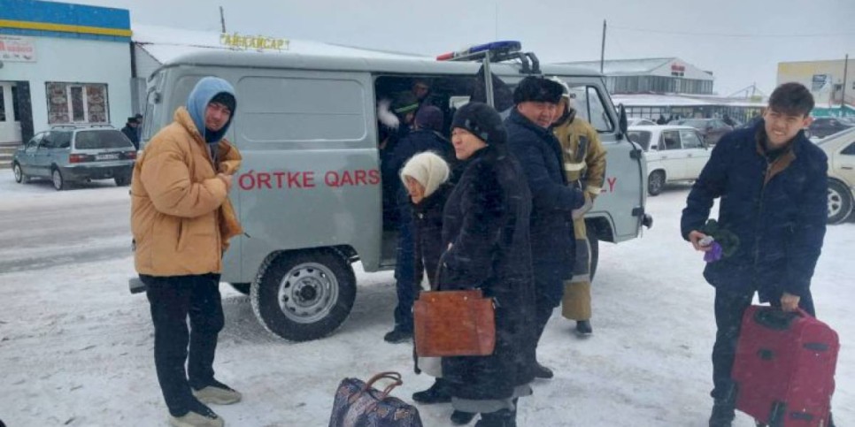 
                    В РК на закрытых из-за непогоды трассах наблюдается массовое скопление автотранспорта
                