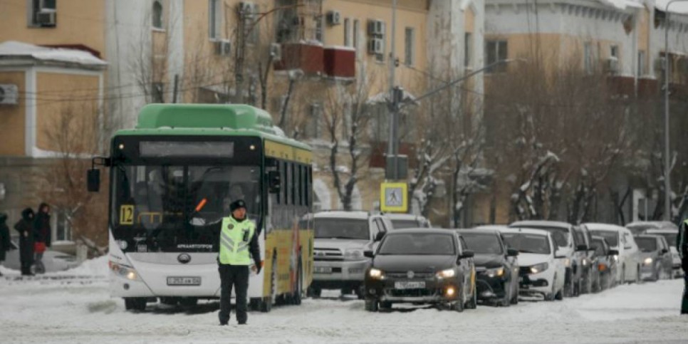 
                    Снегопад оставил атыраусцев без света
                