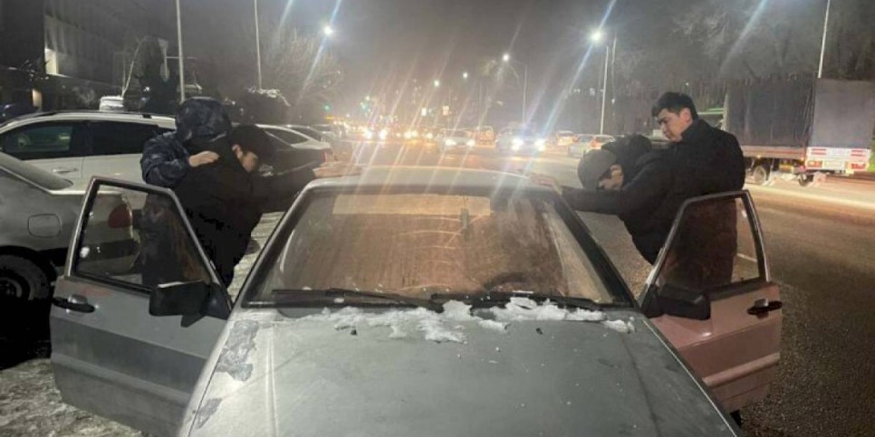 
                    Машину угнали с парковки одного из торговых домов в Алматы
                