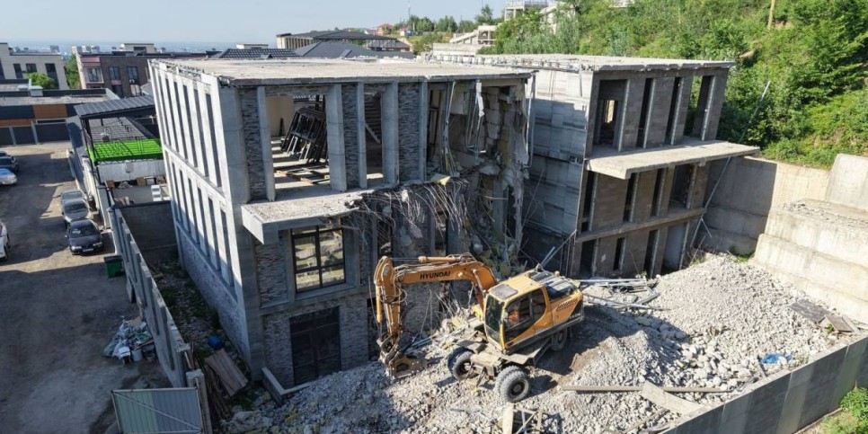 
                    88 незаконных объектов снесено в Алматы с 2022 года
                