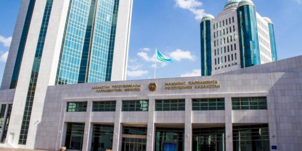 
                    Мажилис взял в работу проект закона о выплатах детям из Нацфонда
                