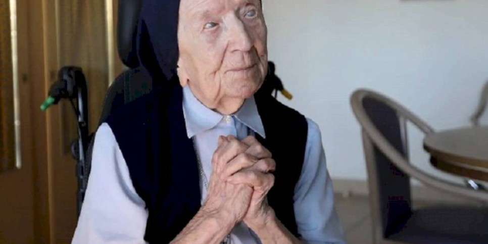 
                    Французская долгожительница переболела коронавирусом накануне 117-летия
                
