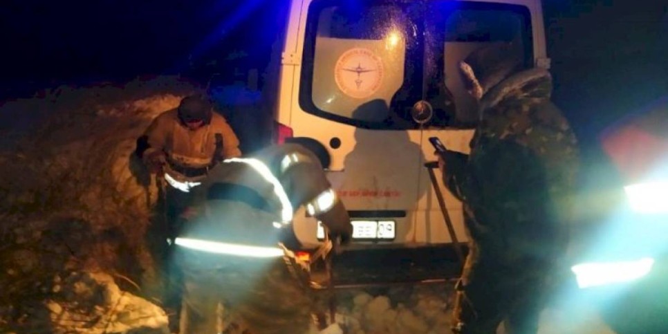 
                    В Карагандинской области скорая с новорожденным вылетела в кювет
                