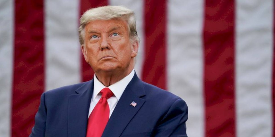 
                    Дональд Трамп обвиняется в изнасиловании
                