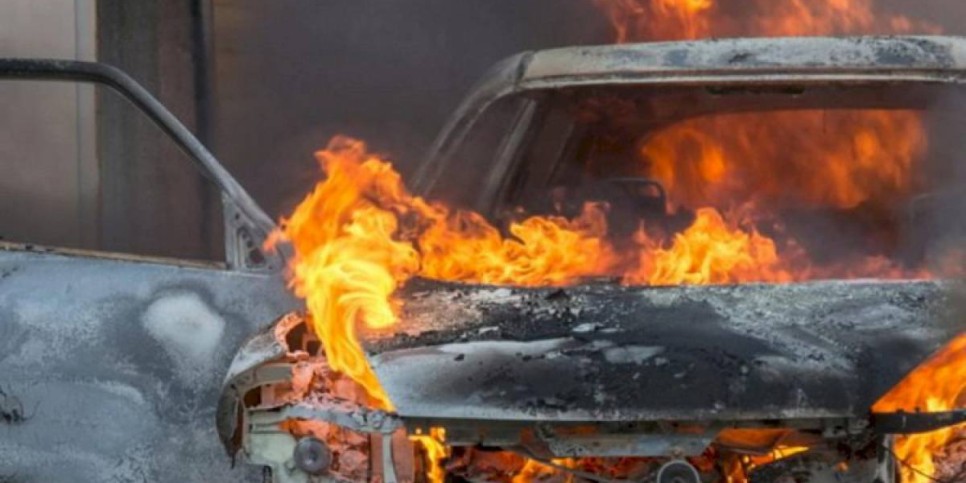 
                    Автомобиль сгорел на рынке в Алматы
                