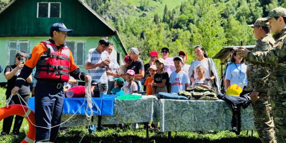 
                    «Азбука безопасности»: казахстанские спасатели готовят детей к летнему отдыху
                