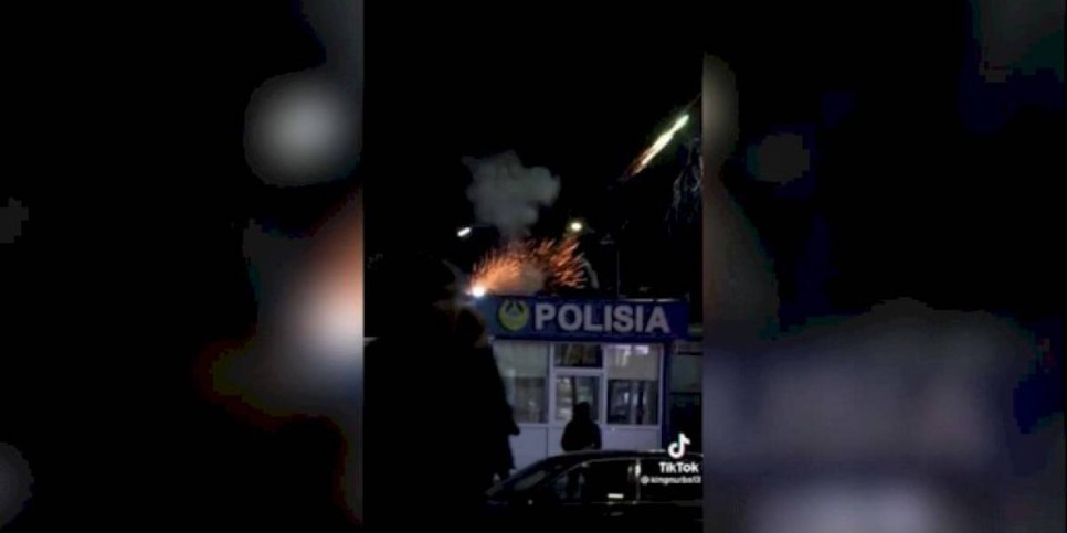 
                    В Алматы задержали блогера, запустившего фейерверк с крыши поста полиции
                